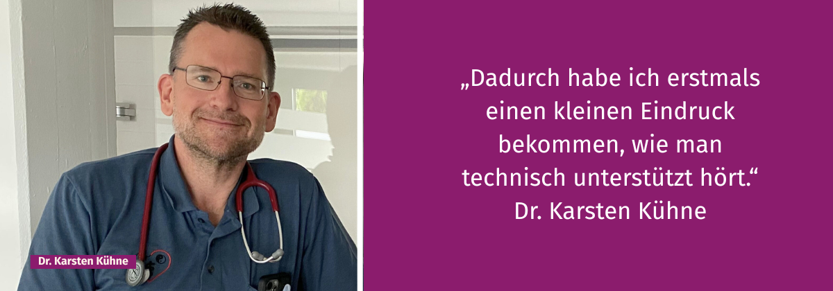 Ein Porträtfoto von Dr. Karsten Kühne in seinen Praxisräumen.